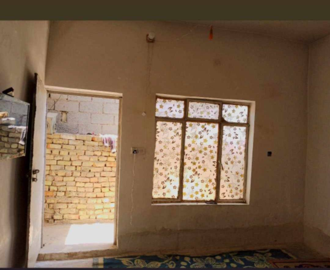 السلام عليكم بيت للبيع مساحه250 بشارع 5000 الرئيسي خط اول جيران فرن الصمون يتكون من غرفتين ومطبخ واستقبال وترك وحوش وصحيات سراميك بيت جاهز  السعر 14 وبي مجال للاستفسار على هاذ الرقم  ‏‪***********‬‏
