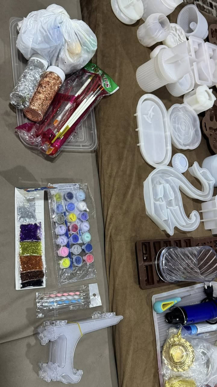 سلام عليكم
عندي مشروع كامل الحجر والشموع 
قوالب الوان فرشة الوان مباخر ذهبي وفضي كماشات مباخر
 وملصقات كتابه  هيتر شموع وجهاز تذويب الشموع
المجموعه قليلة الاستعمال
كامله للبيع
الي يريدها يتواصل خاص


**إذا كنت صاحب هذا الإعلان وتريد حذفه لأي سبب، رجاءا أرسل رسالة إلى الدعم الفني**