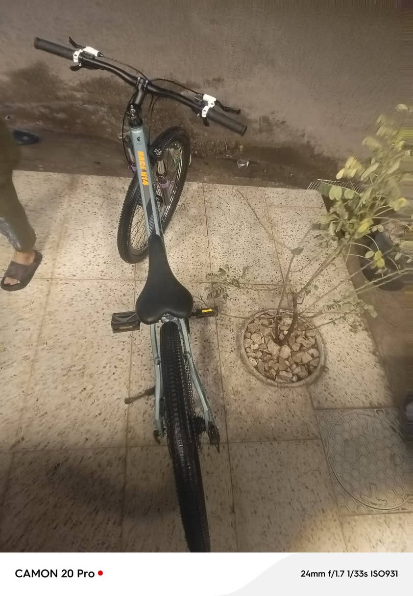 السلام عليكم بايسكل FLASH ماركه معروفه وغنيه عن التعريف الفريم الأمنيوم وزن 8.5 حجم 27.5 دبل امامي خفيف كلش كير شيمانو اصلي الامامي 3 نمر والخلفي 7 نمر شغالات بريك امامي خلفي شغال البايسكل تاخذة ما تصرف علية ربع المكان بغداد الدورة المهدية الثانية السعر قفل بدون عمله 150 للاستفسار الاتصال *********** واتساب فقط
