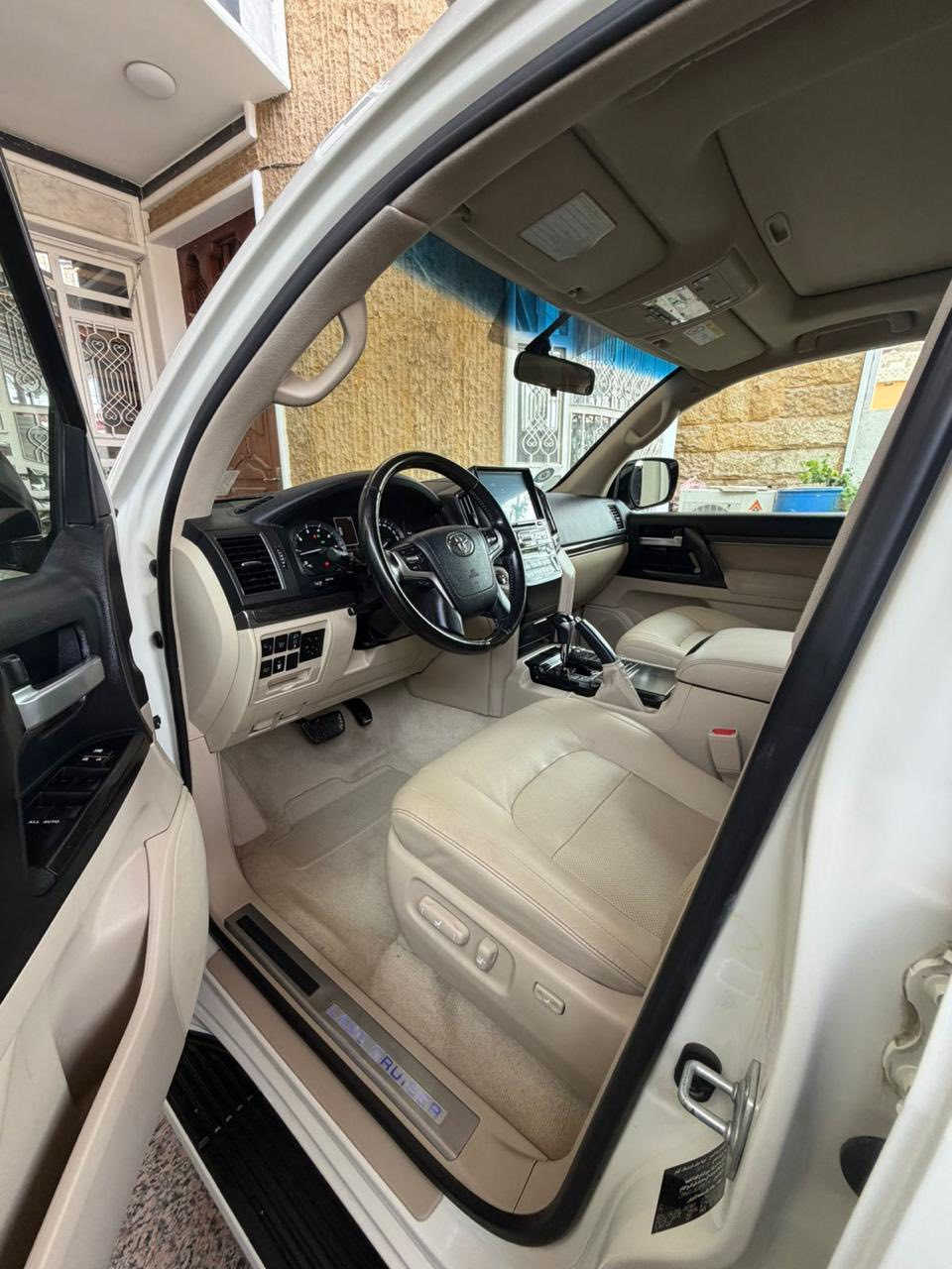 سلام عليكم لاندكروز 2020بريم اصل ماشيه 117الف كيلو بيه رصعه ومعدله PDR مكاني بابل مركز الحله  السعر575ورقه للاستفسار اكثر ***********
