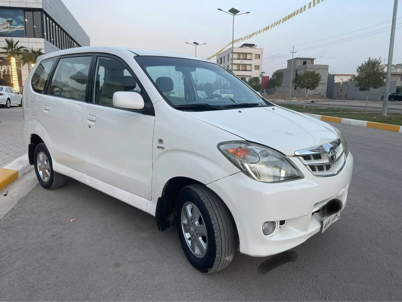 كورولا افينزا 2011
7نفري هه مي شه رته 
2قطعه صبغ
سعر 98 مجال *********** Singapore
