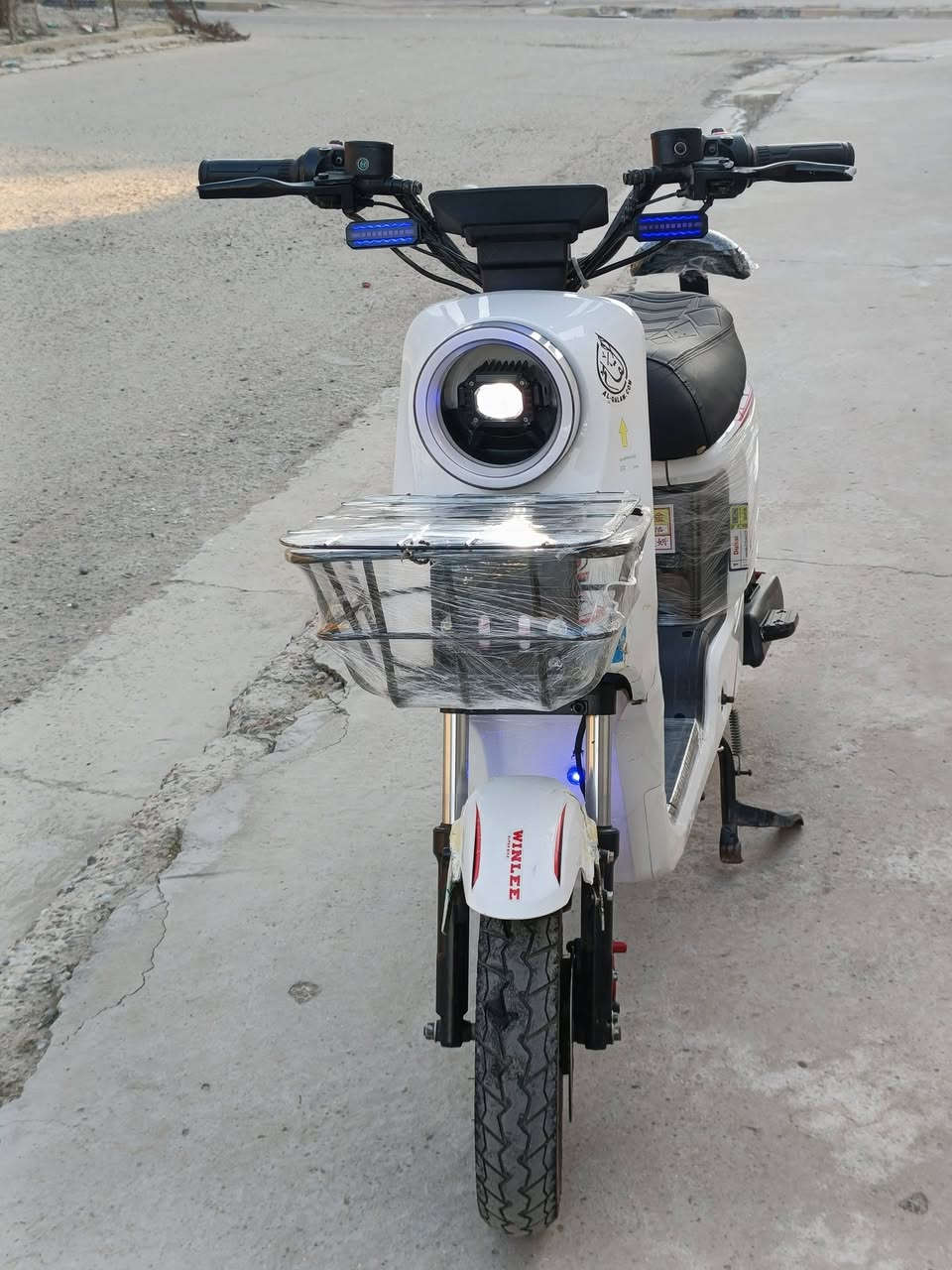 السلام عليكم 
دراجة شحن نوع R9 دراجة نضيفة بطاريات 5 حجم وسط غراضهة كاملة البايدرات و الشاحنة موجودة 
سعر 400 مكاني بغداد حي العامل 
رقم / ***********
