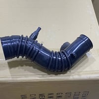 خرطوم سحب الهواء (Air Intake Hose / Intake Duct) 👇 وظيفتها:  1-تنقل ال...