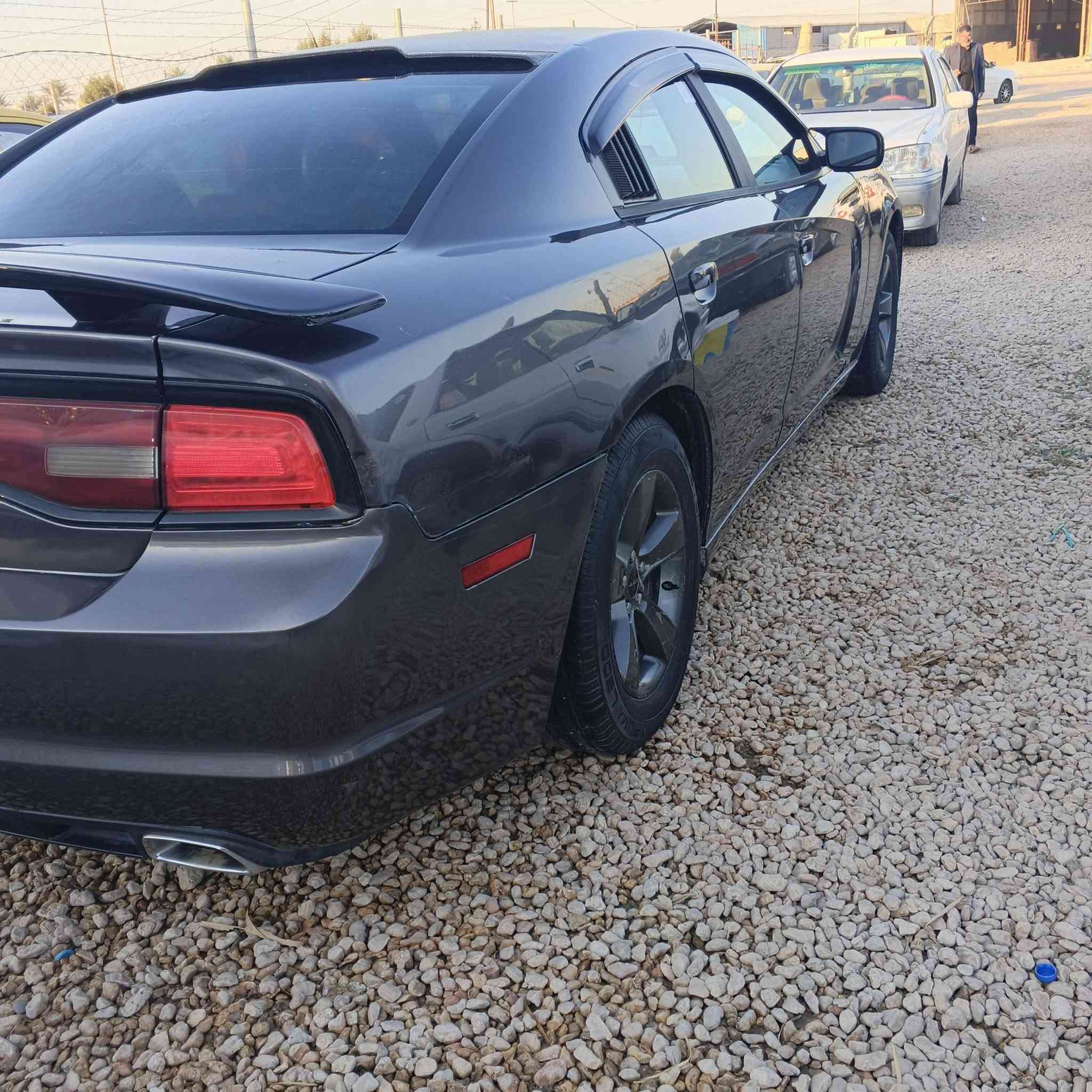 السلام عليكم 
اللبيع اؤ مراوس 
جارجر 14
رقم بغداد تحويل مباشر رقم جديد 
سيارة صبغ عام حادث جاملغ وباب سايق 
مكينة وكير جدد تخم تاير صدر بي ضعف 
مواصفات عاديه سعره 128
مكان بابل القاسم ***********
