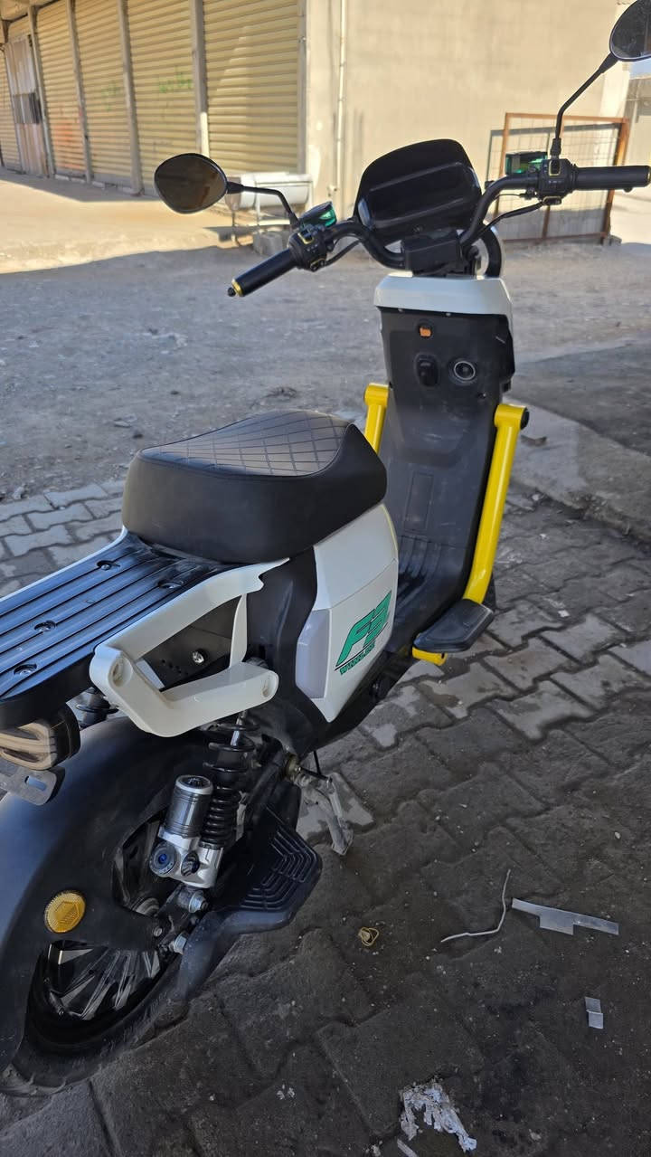 سلام عليكم
دراجة F3 شحن بدون بطاريات سعرها 375 الف قفلها أخوان 
*********** مكانها كركوك/سوق رأس الجسر.
