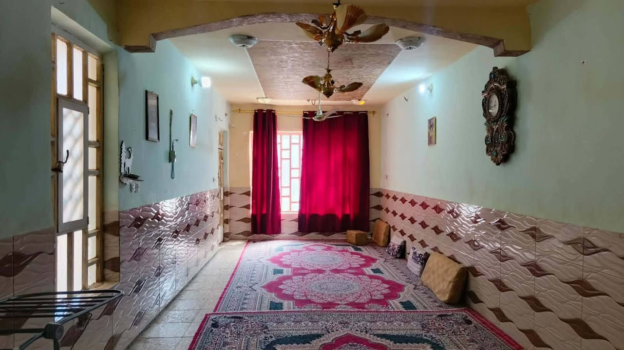 سلام عليكم
بيت للبيع طابو صرف 

مساحه ٢٠٠م 

مكانه فتاحيه شارع المركز 
قريب عله مدرسه المجد

 بناء طابقين 
الأول طابوك
 الثاني فرمستون 

يتكون الأول من ديوانيه ومطبخ وصاله وغرفتين وصحيات

الطابق الثاني غرفتين وصاله وصحيات بيت مرتب وكلش حلو وعالي عن الشارع
👇👇
سعره [١٢٠] ومجاله قليل 

.... انسخ او صور المنشور من تدخل تراسل وبخدمتكم
...
لاستفسار مراسلة الحساب أو الاتصال على الرقم

***********
