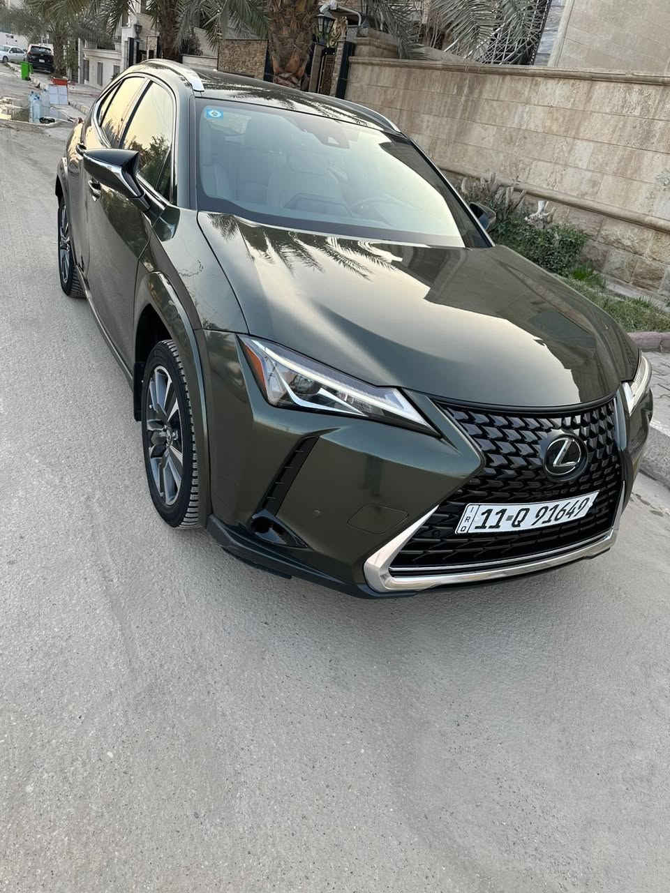 �✨– Lexus UX 250H موديل 2023 ✨🚘
🔹فول السياره بريميوم

🔹️️ رقم بغداد سنويه بأسمي 

🔹ممشى السيارة mi53 قابل للزياده 

🔹داخل ابيض 

🔹 هايبرد اقتصادية + بانزين قوة لكزس المعروفة2000 تيربو 

🔹 فل كامل / جلد / تبريد وتسخين مقاعد

🔹 شاشة كبيرة + ساوند مميز + بصمة دخول وتشغيل

🔹 رادار // فتحة سقف

🔹صور الحادث مرفوقه مع الصور

🔹 حادث السياره بطرف البنيد  وصبغ الباب خلف السائق وطرف الدعاميه صبغ والباقي مكفول

💎 المواصفات كلها حاضرة، والسيارة حالتها 🔥 “تخبل”

✅ ما تحتاج ولا فلس تصليح 

💰 السعر: 21500$

للاستفسار الاتصال ***********

العنوان  بغداد العطيفيه
