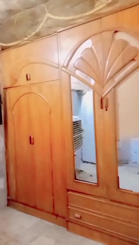 غرفه نوم صاج عراقي غراضه كامله لئن لمكان زغير سعر 450 الف يحتاجله بس صبغ شراي يتصل على هاذه رقم  ***********
