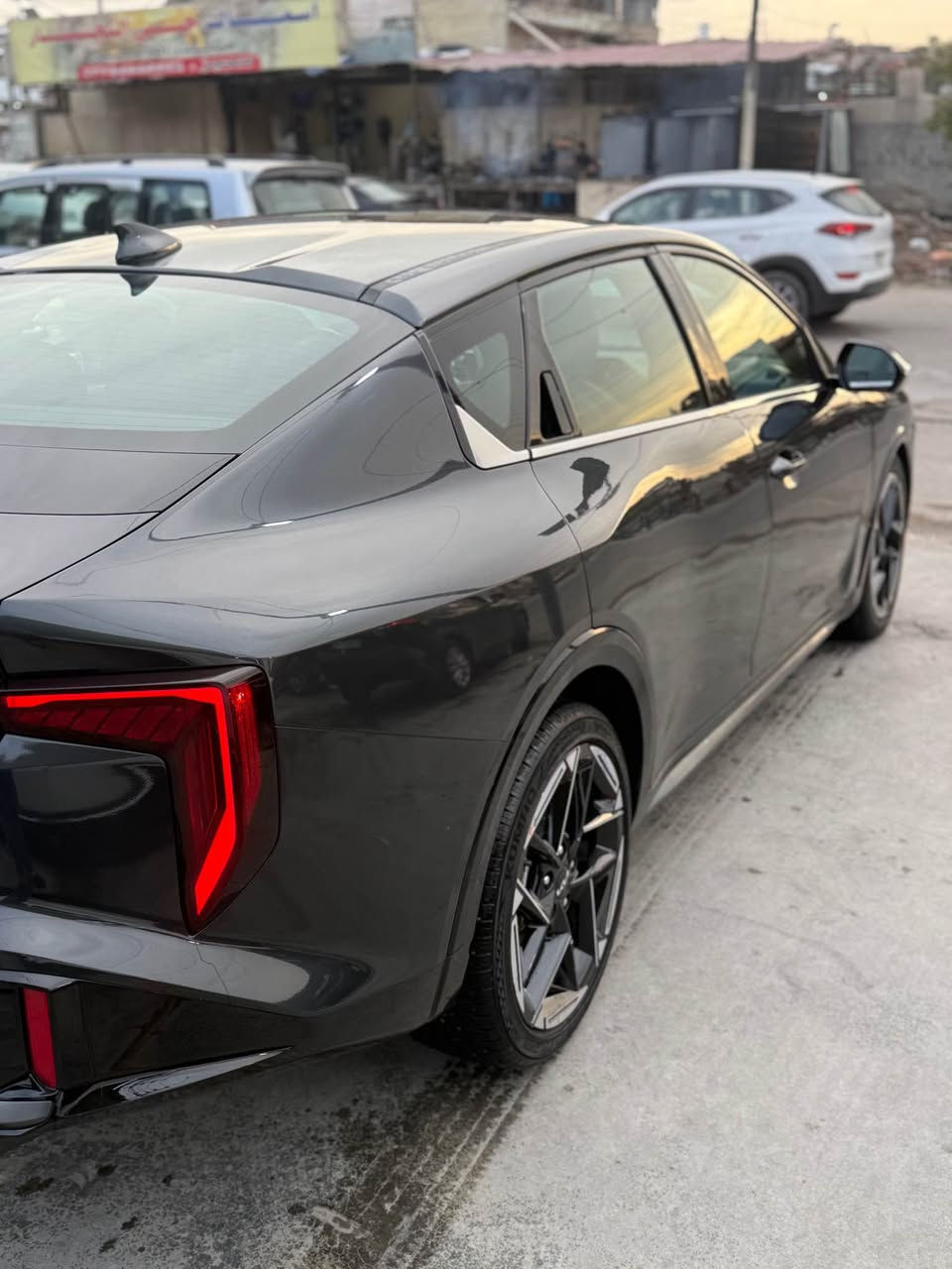 السلام عليكم  
كي فور 2025
وارد امريكي
Kia k4
فول مواصفات عدا فتحة 
.تشغيل عن بعد  اشاير بلمري رادارات
.اشارة ترحيب 
.كشنات تدفئة
الداخل لونين 
كشنات جلد لونين اوتو هولد
كشنات تدفئة شفتات بلستيرن
.سايد بريك كهربائي
.رادار جانبي وامامي 
.مازدات led لد ثلاث عدسات
.قيادة ذاتية 
.تحديد مسار
.شاشة متصلة 
.اضوية داخلية لمس
.تحكم كامل عن طريق الشاشة 
. دشبول بيانو 
مكينه 2000 دوش 

الحادث موضح بالصور 
تبديل فقط جاملغ والبابين نفسهن شتغلتهن شغل درجه اوله
ايرباك فقط البرده.
السعر :160بدون مراوس فقط بيع
بدون لوحات منفيس بسمي
*********** بغداد, العراق
