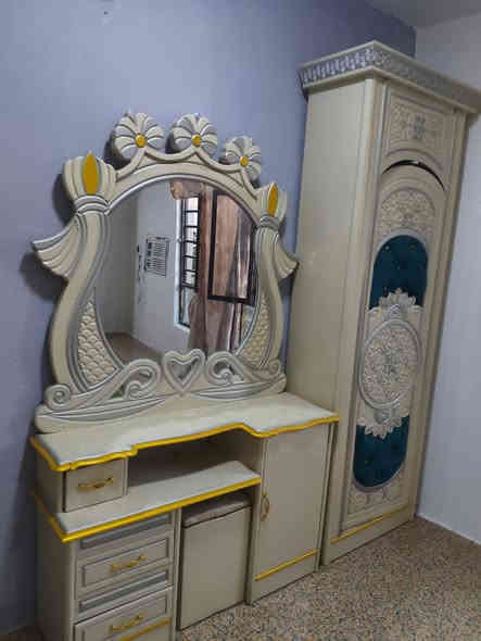 سلام عليكم غرفة نوم شغل عراقي ديكور تركي الغرفة تكمه مستعمل 1300وبيهة مجال مكاني ديالئ بعقوبه رقمي ***********
