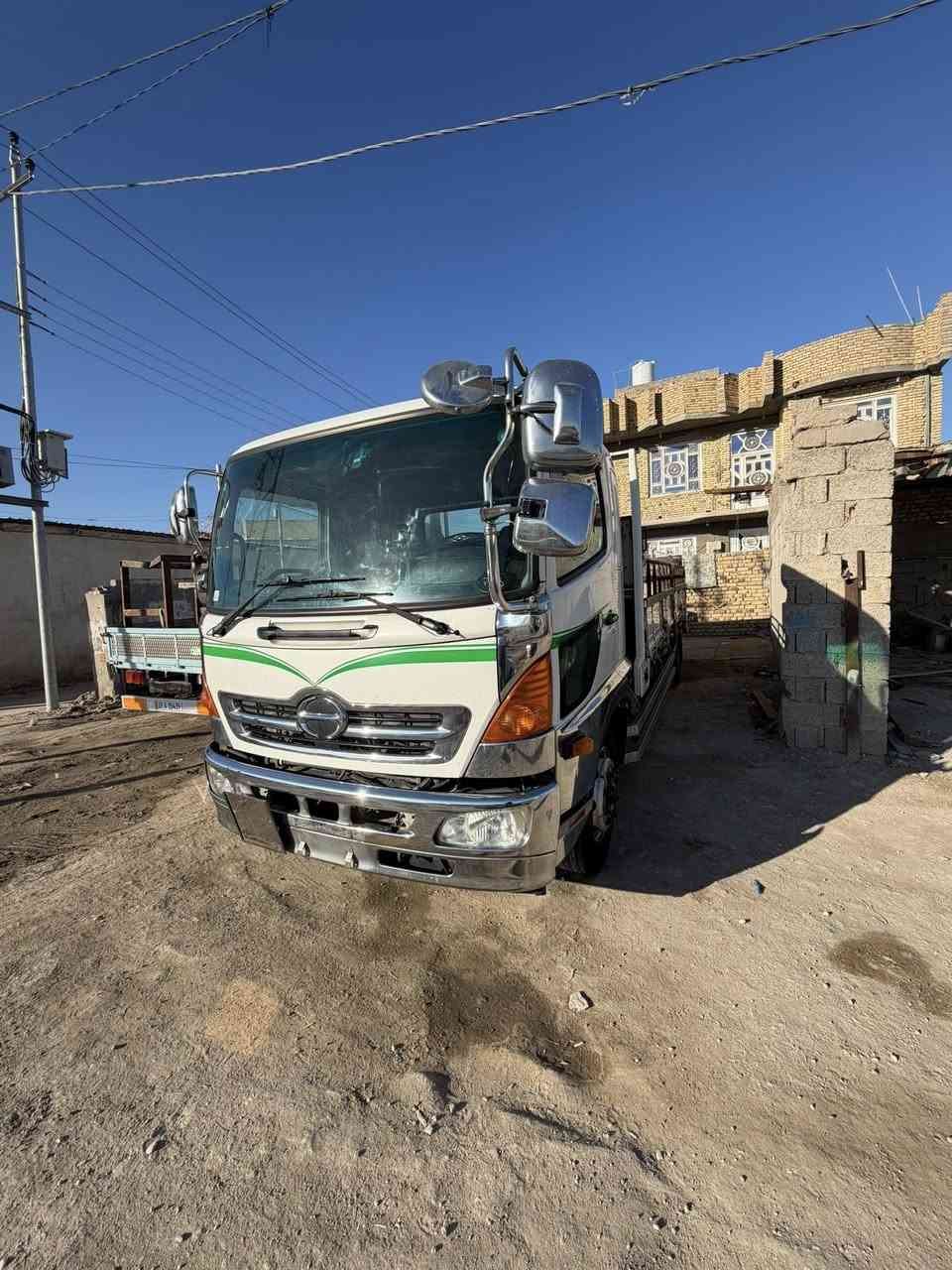 السلام عليكم للبيع شيطان فحل 8 برغي دخول جديد حديث مرايه بلباب  موديل2023 طول سته وربع شاصي محسن عريض للأخير جوبلس خلفي كشن هوى شاشه كأمره خلفيه تبريد شركه ثلج بدي أربع قطع فوك بليت جكر والجوه قواطع حديد سياره جاهزه شرط النظافه والجديده باب خلفي جكات يصعد وينزل ريمونت للاستفسار الاتصال على رقم ***********
