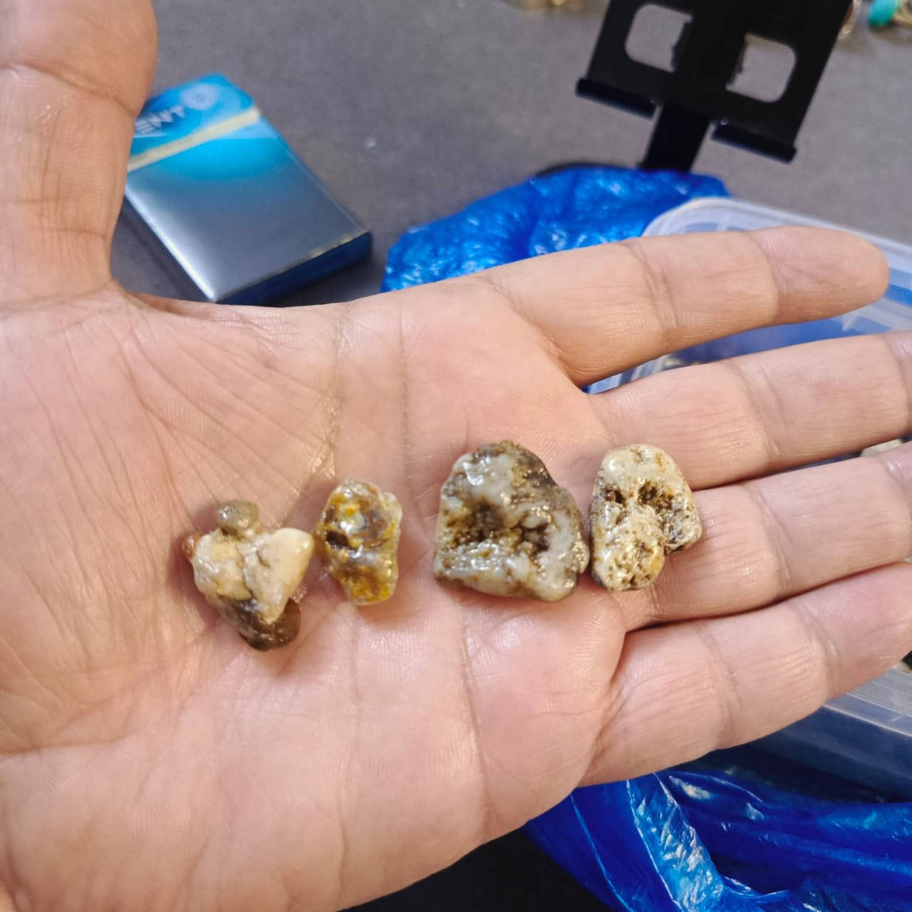 السلام علكيم / احجار ملاكط النباعي ذمه
فصوص يرهمن محابس 

يوجد توصيل لجميع المحافضات

***********واتس
