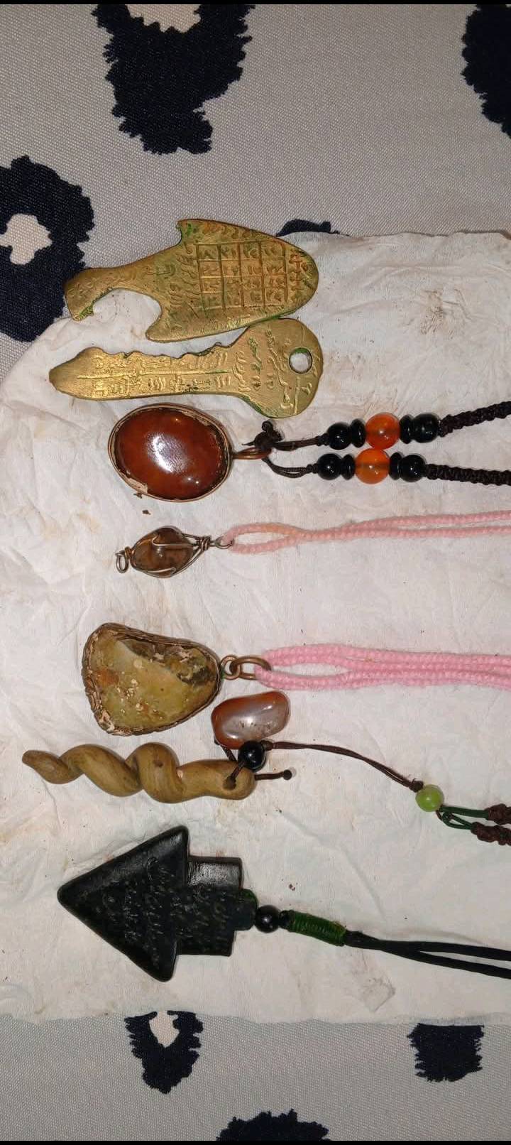 البيع خواتم قديمه فضه عيار 925 حجز اصلي فعال سعرالف25 قفل وذا شلع تريد علا الف 20مناسب فقط شراي يتصل علا رقم*********** او يجي  خاص من رخصه الادمن المحترم وافق ربي يرزقك انشالله باب رزقي اذ مكان بغداد توصيل ماعندي بيع مفرد وشلع