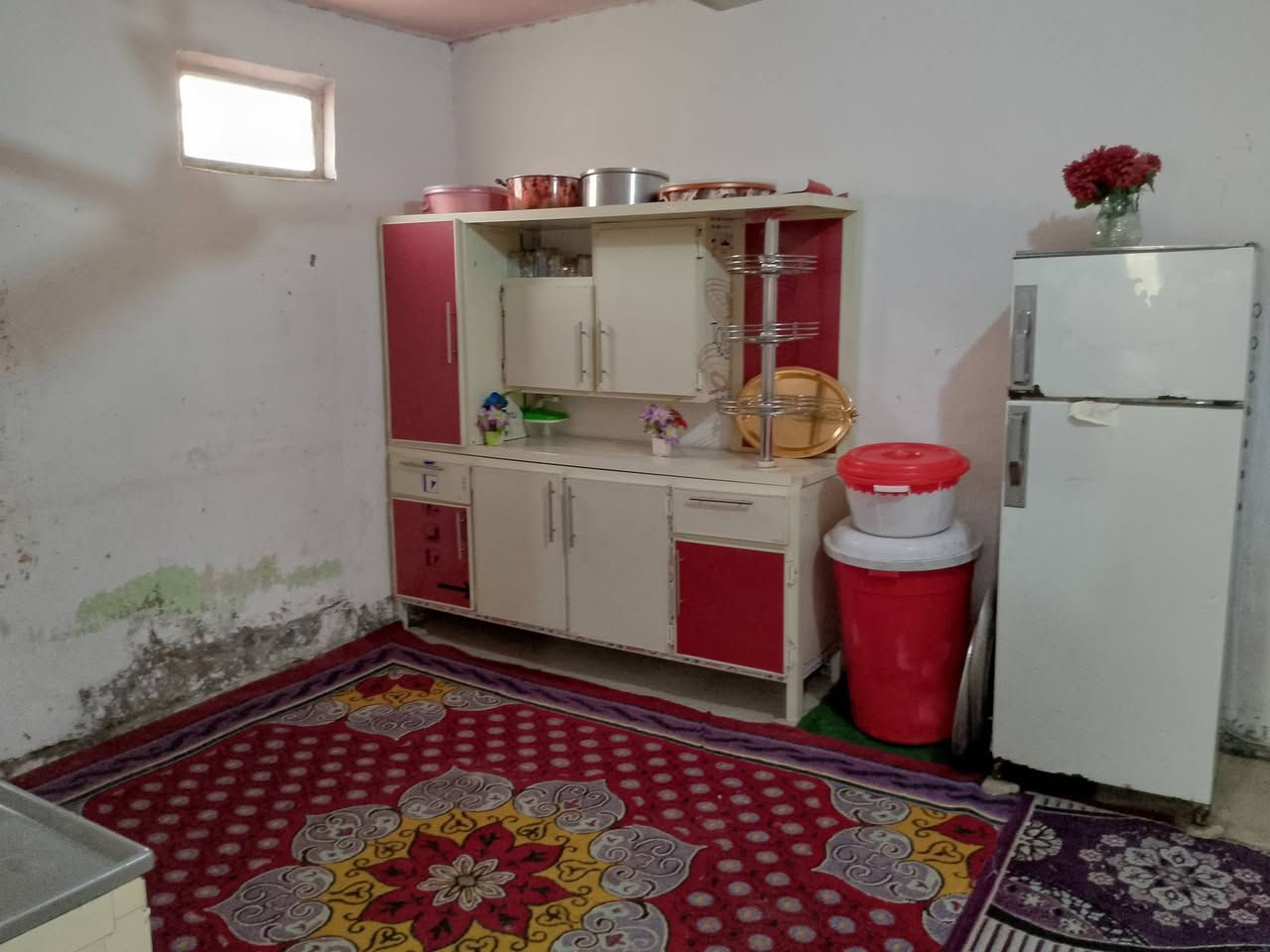 يالله ❤ السلام عليكم بيت للبيع اصلاح زراعي مساحه 100متر غرفه وصاله ومطبخ وستقبال وصحيات مخزن غراض حديقه وطارمه ومنور بيت مرتب ونضيف كامل كل نقص مابي مكان البيت ابو خستاوي يبعد عن شارع 100._200متر تقريبن السعر 12 وبي مجال الا ستفسار علا هاذ رقم ***********
