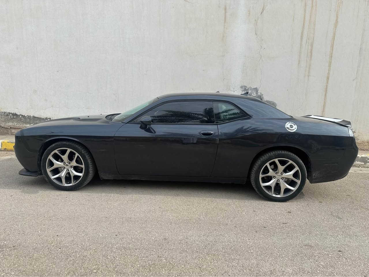 جالنجر ٢٠١٦ وارد امريكي السياره نظيفه بشكل بيها ٣ قطع 
بنيد وجاملغ وباب وشويه من الجاملغ الخلفي جهه الصدر انطخت بيدي وانصبغ رش فقط للجماليه 
هزه وسنويه جديده 
اتصل ***********
*********** بلاد رز, ديالى
