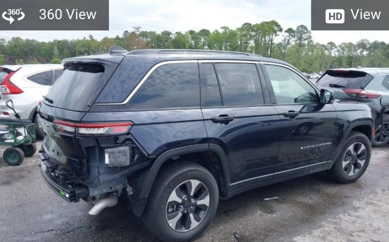🟢 جيب كراند شيروكي 4XE 2024 وارد امريكي
Jeep Grand Cherokee 4Xe 2024 2.0L

لون مميز و اللون المرغوب نيلي غامق 🔵

حجم المكينه : 2000  +تيربو + هايبرد + بلك ان 

المسافة المقطوعة : 14  الف ميل

سيارة نظيفة وجديدة بمعنى الكلمة و استخدام قليل
تنباع مع شاحنة سمارت 240 فولت 32 امبير طلب من امازون مو تجاري الي بالسوك

الضرر : 
- تبديل دعامية خلفية
 - تصليح بارد باب الجنطة الخلفي و بارد بالجاملغ الخلفي 
تصليح درجة اولى 

#مواصفاتها

1.شاشه  كبيرة كار بلي

2.بصمه

3.تشغيل عن بعد

4.دمام خلفي

5.كشنات جلد

6.كشن السايق ميمري

7.كشنات كهرباء

8.صندوك كهرباء

9.حساسات خلفيه

1. قطع تبريد 

11.اشاير بالمري

12.رادار امامي

14.ثلاث وضعيات قياده

1. بنوراما فتحتين

2. كير ماوس

3. نظام منحدرات

4. هيترات بالكشنات 

19.ويل كب كروم

20.لايتات لد

21.بكلايت لد

22.كشافات

23.بصمة ابواب

رقم بصرة
مكان السيارة بالبصرة 

اكتب    تم   ..  يجيك السعر 

للاستفسار  ***********
متوفر واتساب
