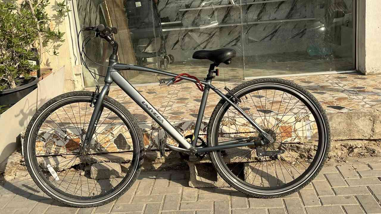 سلام عليكم يايسكل ماركه uniga c700 نوعيه راقيه  نضيف ٪؜٨٥ ما مبدل بي اي شي
قير خلفي ٧نمرات 

بلاديه مال شركه

أنطيك ويا سرج هديه والسرج البلادي

تايرات كلشي ما بيهه ولا مبدلات 

يتحمل وزن ١٢٠كيلو

طبعا سعره بالموقع ب ٦٠٠دولار
اني اخدته ب٢٥٠

راح أبيع ب٢٠٠ وبي مجال للشرايه 
مكاني بغداد حي الجهاد 
للتواصل ***********واتساب
