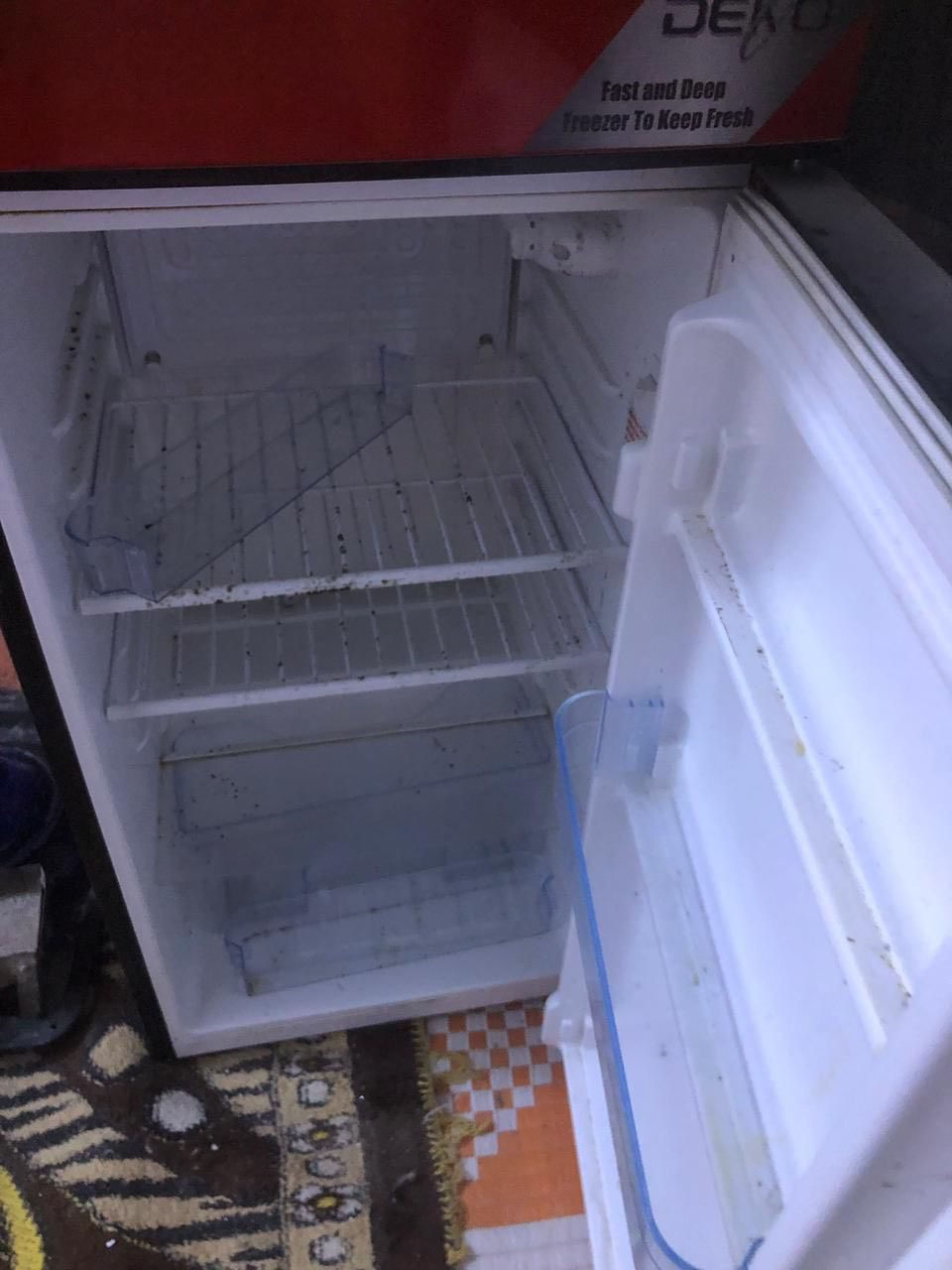 سلام عليكم
مكلف بالنشر ثلاجه للبيع نضيفه استخدام قليل السعر ١٦٠ وبيهة مجال قليل رقم صاحبهة ***********
