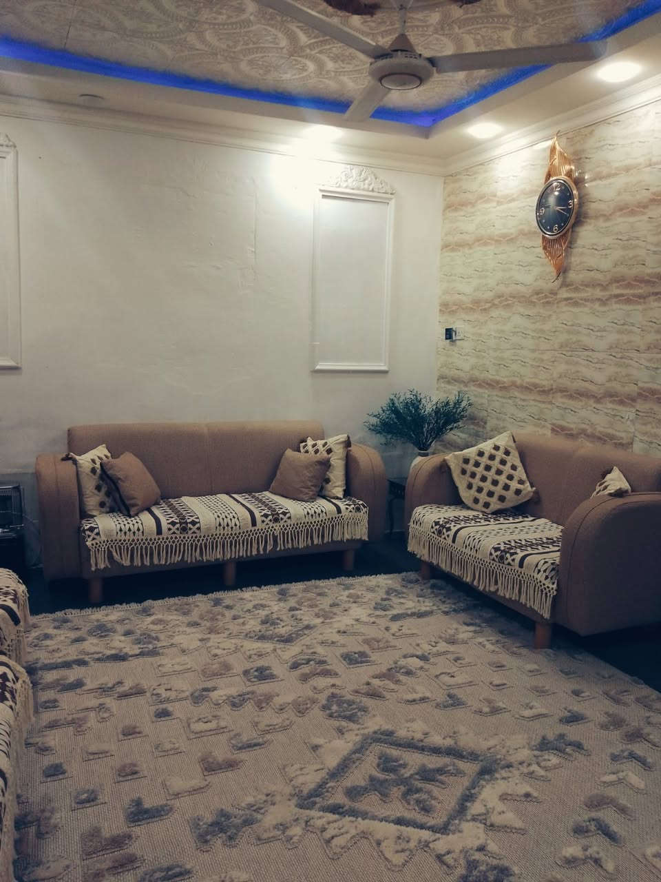 بيت بالاسكان القديم شارع الجامع الحسن العسكري طابقين منطقة خدمات جديده طابو صرف شارع عرض ١٢م مساحة الدار ١٣٥م
الطابق الأول طارمه استقبال صحيات خارجيه غرفتين وحده أطفال مطبخ صاله صحيات داخليه
الطابق الثاني
٣ غرف صاله ممر خدمات ومطبخ صحيات وسطح بيت مرمم واي استفسار اتصال على الرقم *********** بي واتساب
