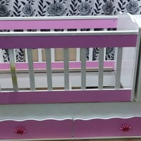 سرير اطفال • نقص • يحتاج نجار