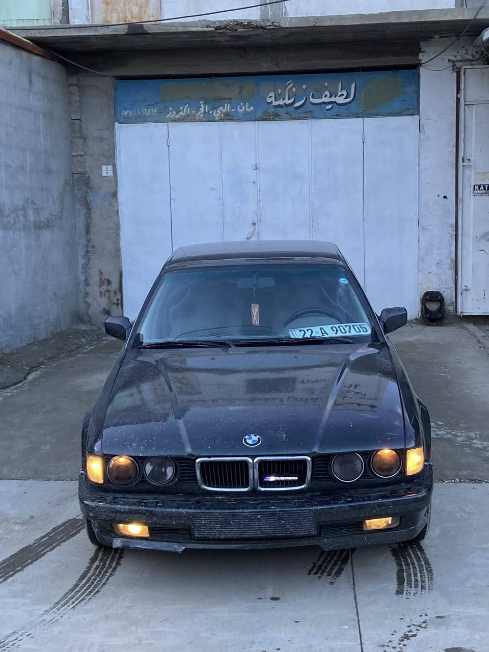 بسم الله الرحمن الرحيم 
بيئيم حجم 735 
موديل 1992
سنويه جديده لحد 2030
هزه جديده تحويل ثاني يوم بسمي 
وياله جديده 
تايرات جديده 
دواخل نضيفه 
بدون ضربه 
(سعرها 47و بيها مجال)
رقم الهاتف 
***********
