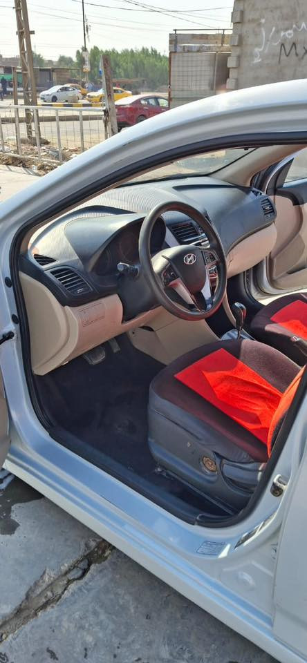 السلام عليكم
هيونداي اكسنت موديل 2015 
محرك 1400 
ماشية 228 الف
السيارة مسويلها ادامة ونضيفة  بيها رشات صبغ اني ابيلعك مصبوغة حزام 
مكان السيارة ديوانية
سعرها 77 وبيها مجال حق الجية
***********
