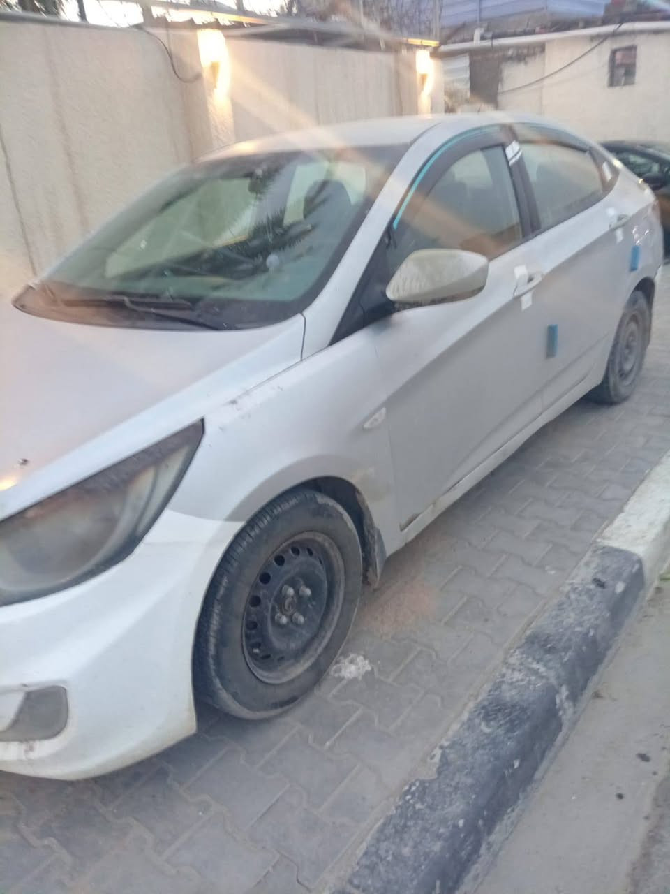 السلام عليكم مكلف بالنشر سيارة كسنت 2011 السنوية 28 رقم دولي بس تروح تستلم بصره بيها ضربه خلفيه مامسويها الراعي الشرعي في ابو الخصيب العنوان البصرة البراضعية السعر 65 _____ ‏‪0770 220 8390
