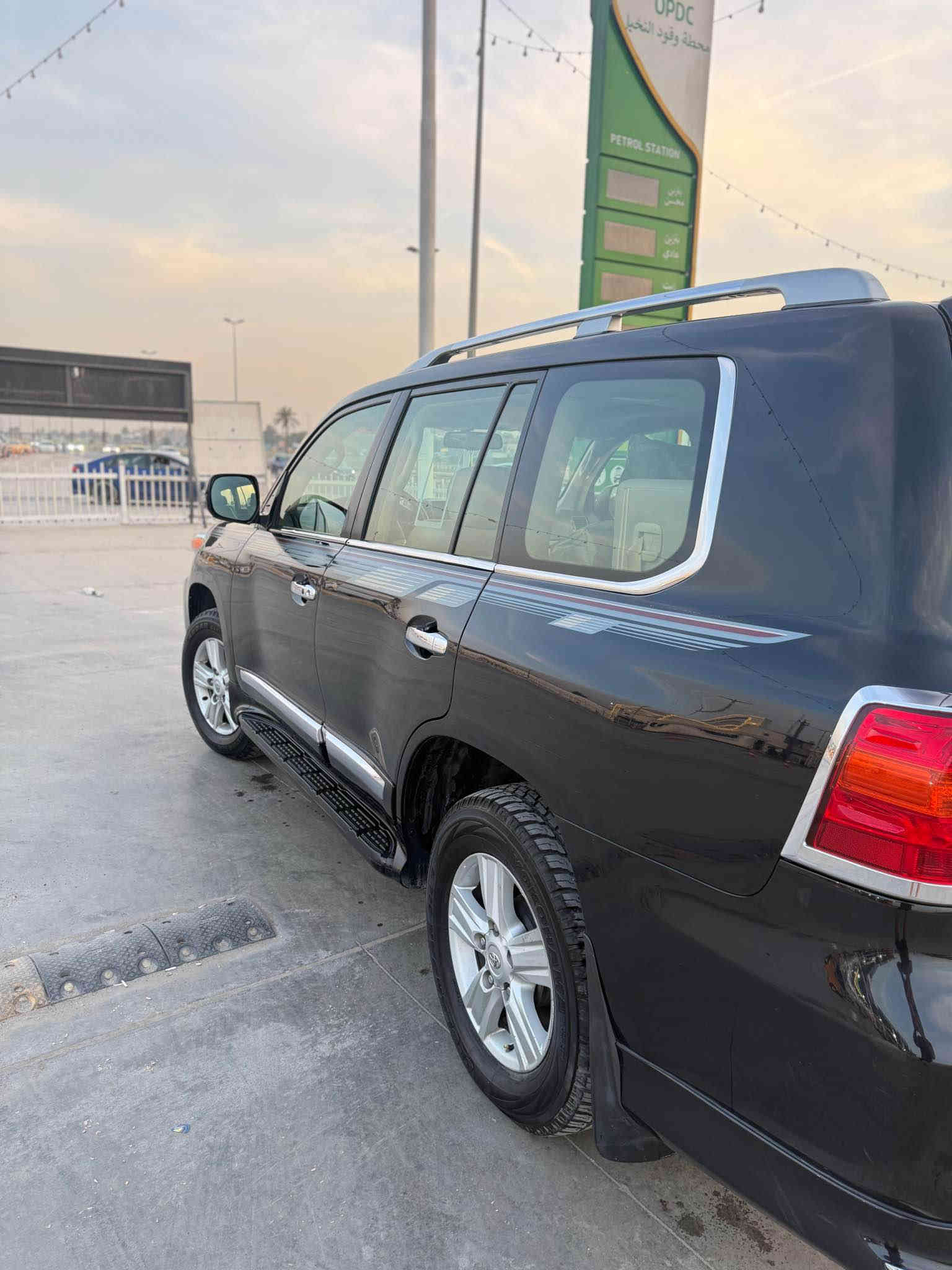 لاندكروز موديل 2015
محرك 4600  حلوة  
ماشيه 162 الف
نظيفه السيارة
كير ومحرك مكفولات
بيهه صبغ دعامية البلاستك
ومكانين تكحيل 
وجراد شويه بالقمارة
بدون حادث وغرفتهه نظيفه
 وسونر موجود
وعليهه ادامة كامله نوزلات بلكات مجاول فيتبم كل جديد
سعر 39 الف $
*********** بغداد
