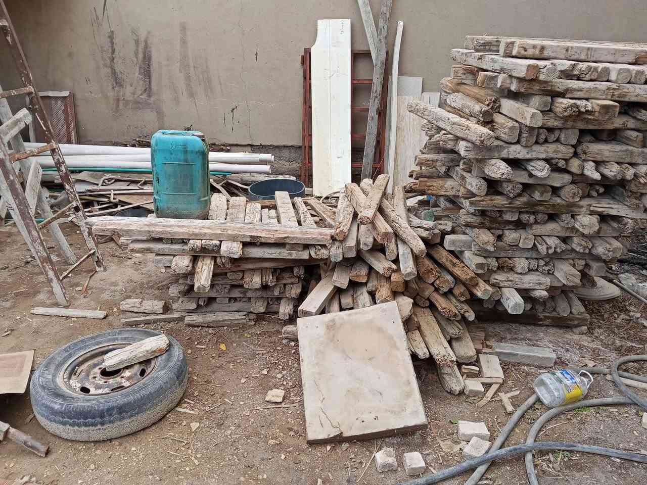 السلام عليكم قالب خشب للبيع ايدك 250. متر مع جكات 100 جگ مكاني بغداد حي الجهاد للتواصل اتصل *********** ابو العز
