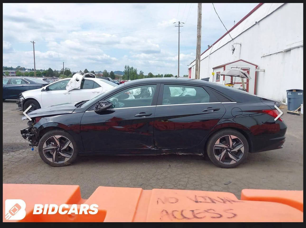 السلام عليكم .. 
النترا موديل2023 
السيارة فول الضرر مالتها بابين السايق موضح بالصورة والجاملغ الامامي بي بارد 
السيارة جاهزة من كلشي 
معروضة للبيع بسعر 155 
التواصل على الرقم ***********
شوف الصور كاملات واتصل وبالخدمة
