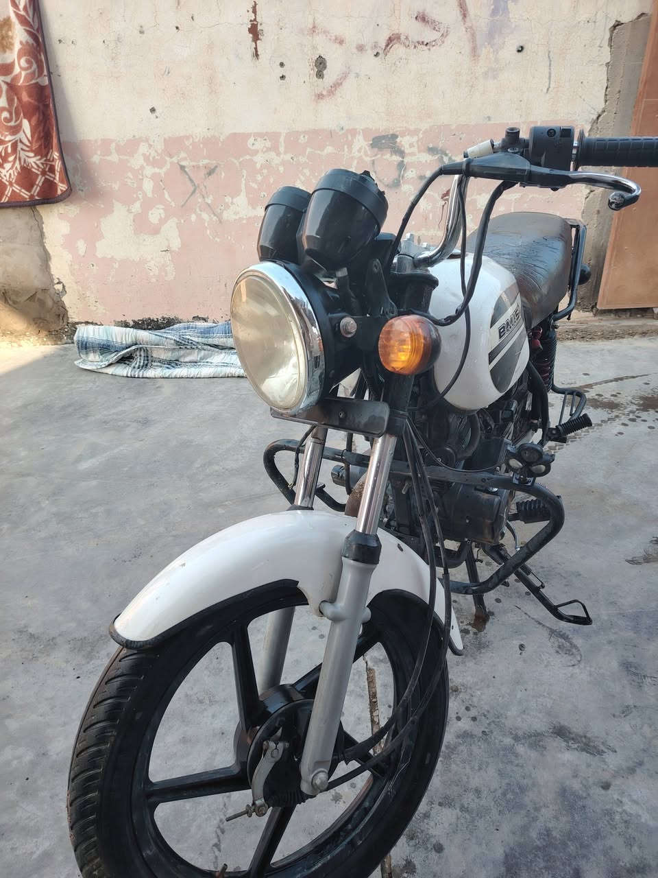 دراجه بوكسر bm150
اوراق كامله +كهربائيات كامله ع اخر حبايه 
للبيع سعر 750الف بغداد تاجي 
تواصل ***********
***********
