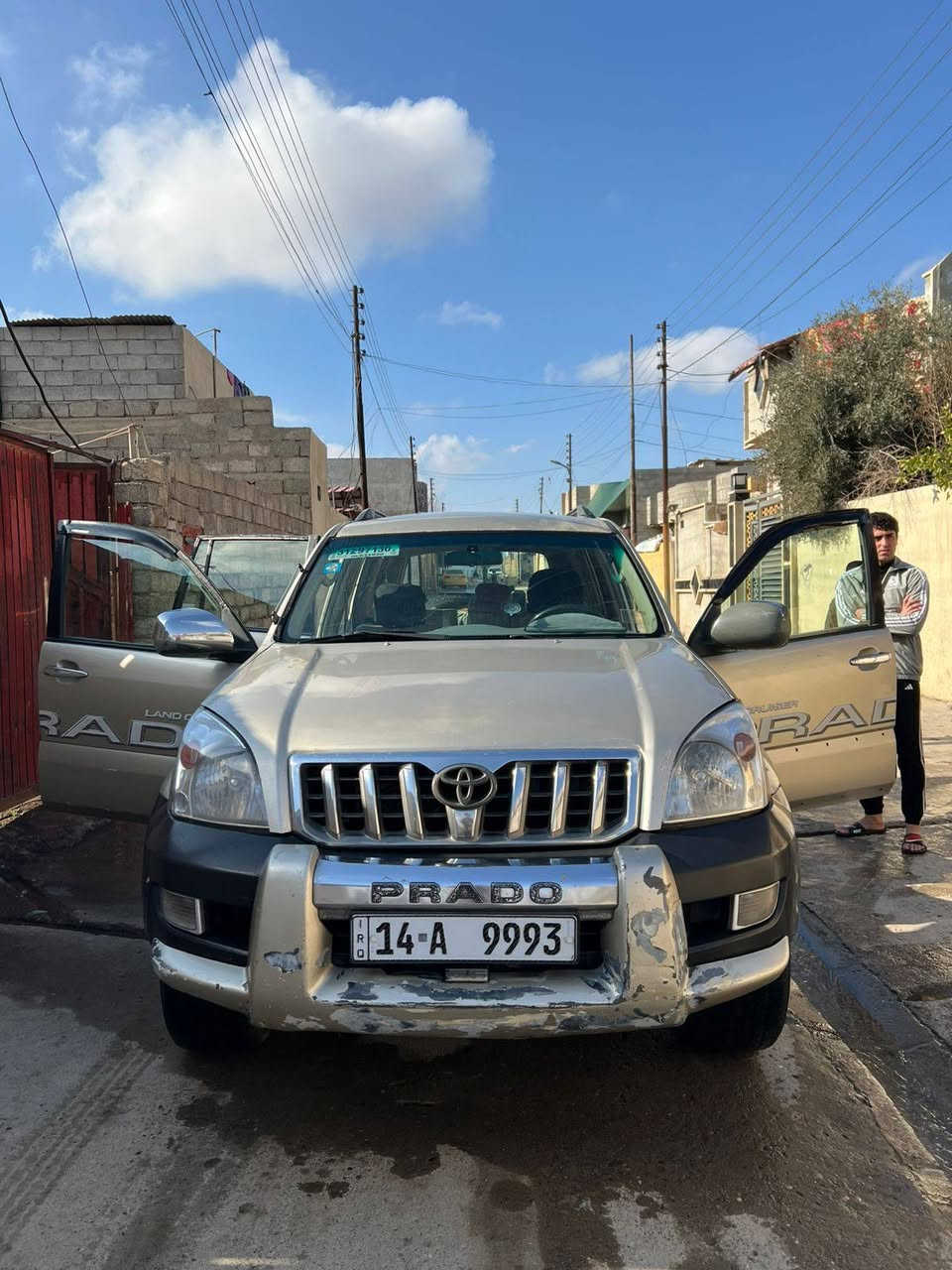 السلام عليكم
برادو 2006 v6 سلندر 
رقم دولي مميز تحويل وين ماتريد
تاكيه ع صفحه صبغ عام 
داخل صاج شاشه بلازمه
دبل تانكي بانزين بلادي 
منضومة غاز بيها
كشنات كهربائي وهيترات تدفئه
محرك وكير نضاف 
قفل مركزي
طخم امامي جديد 
بور جديد  
سياره يعوزها مصرف
سعرها87وبيها مجال 
استفتسار ***********
