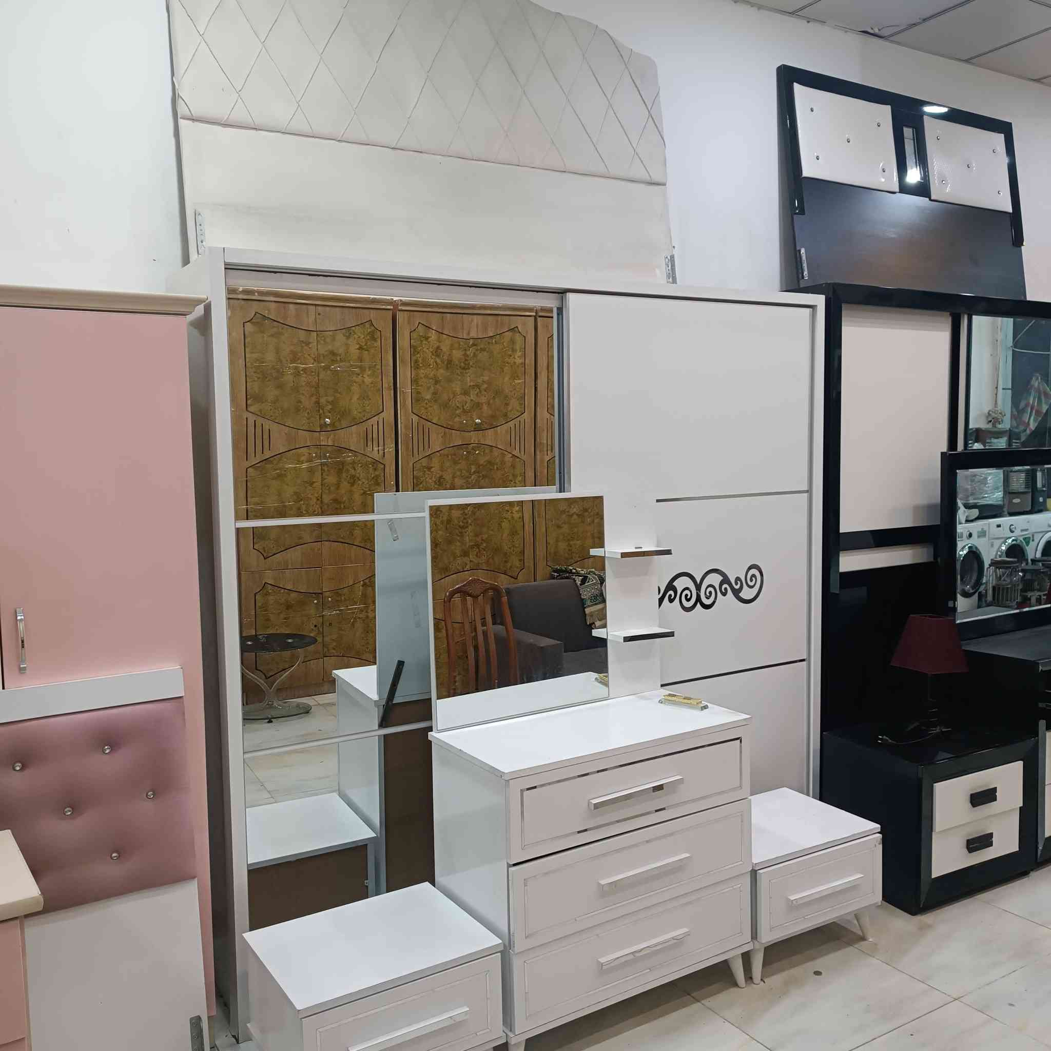 غرف نوم تركيه فول نضافه للتواصل على الرقم ***********0
