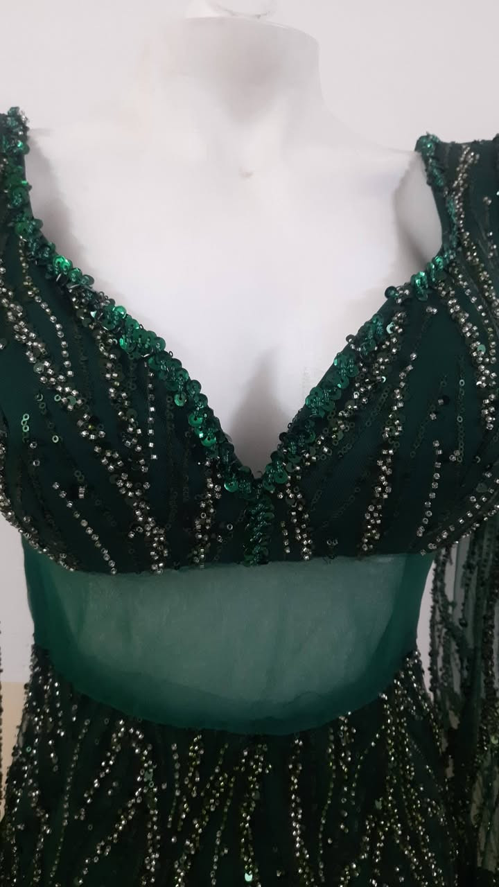 مرحبا 
هاي فساتين للبيع بأسعار مناسبه جدا واكو بعد هواية فساتين الي تحب تجي اهلا وسهلا 
العنوان برطلة 
رقم التلفون ***********
