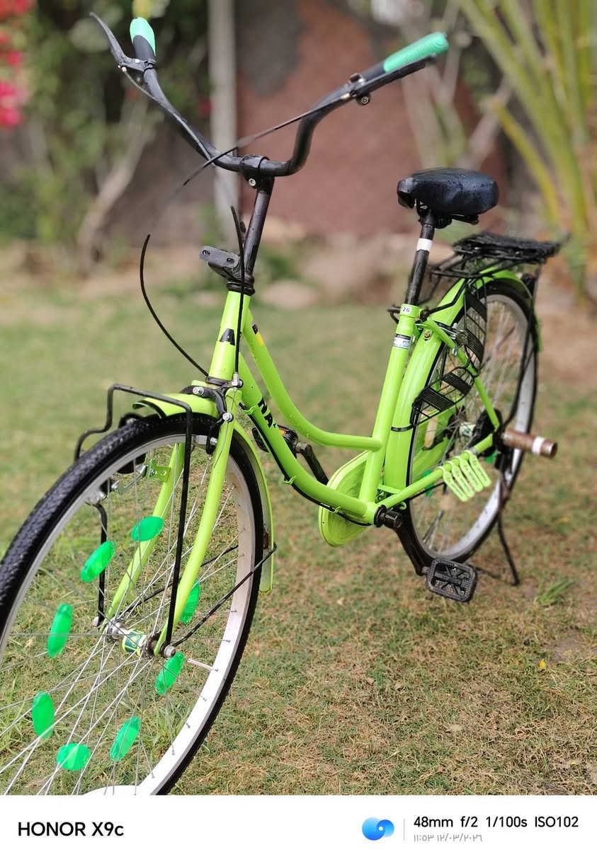 سلام عليكم بايسكل جديد صارله شهر طالع حاويه للبيع سعر 125قفل مكاني نجف عباسيه رقم***********
