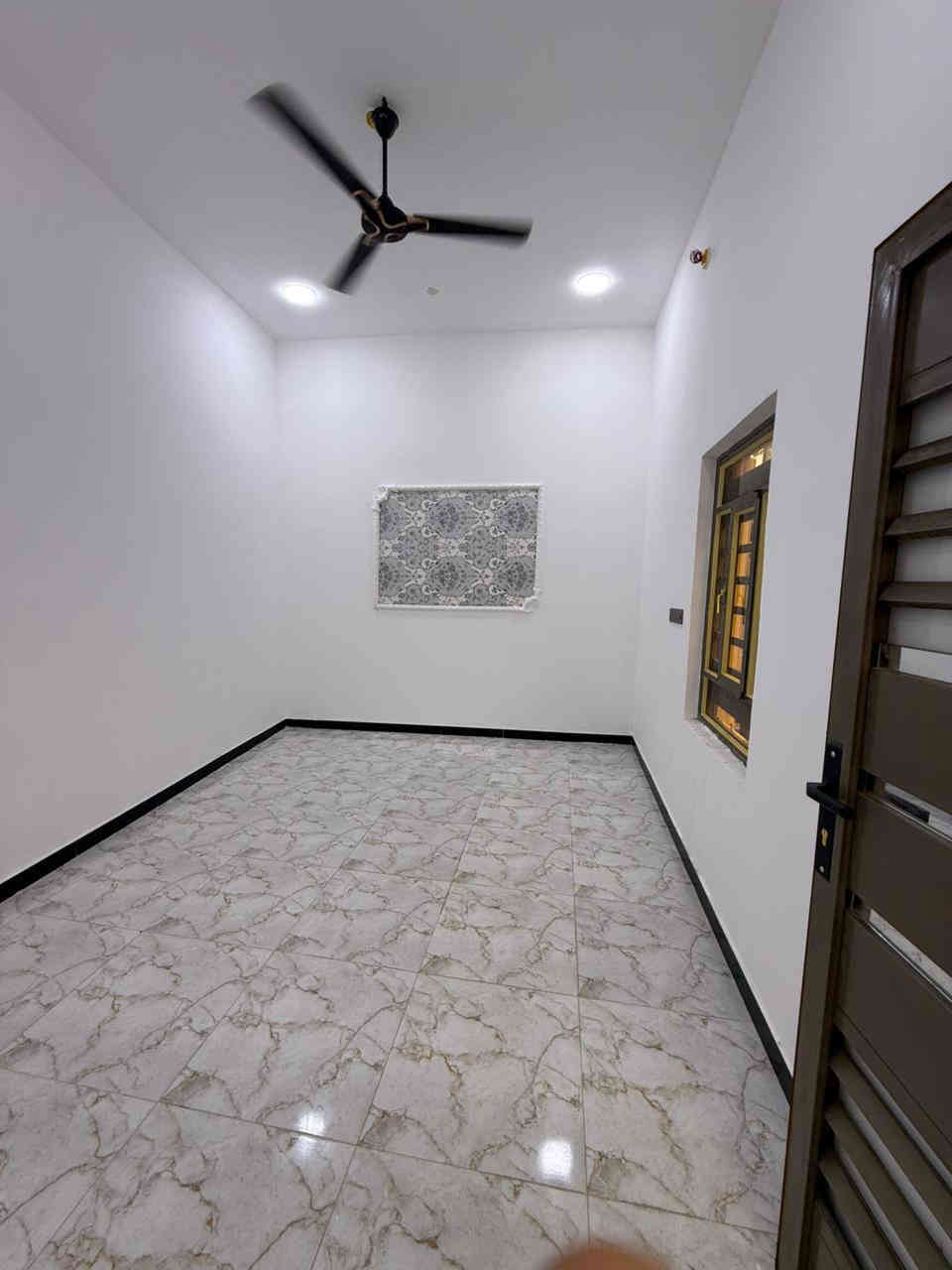 دور سكن للبيع بناء 2025
***********
جنس العقار طابو ملك صرف زراعي بسم عراقي اصولي سند ٢٥

#المساحه  105 متر 

يحتوي البيت على غرف  منام2
و ديوان
و مطبخ 
او مناور
و صاله و وصحيات داخلي وخارجي 

العنوان بصره ابي الخصيب محيله دورة ام زباله 30 متر عن التبليط
موقع راقي 😎 

جميع الخدمات متوفره ماء كهرباء شارع 8 
شغل البيت كله درجة أولى

السعر59 و بي مجال للشراي
للاستفسار تصل***********
