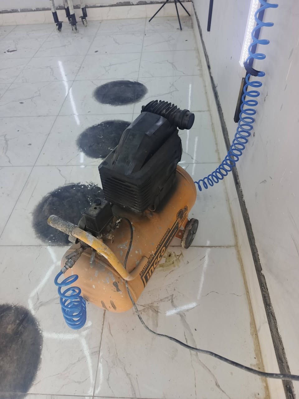 سلام عليكم كمبريسر حجم 50باون انجيكو اصلي للبيع جديد وشغال ما بي عيب بس اريد اكبر سعر110الف هوه وصونده مالته ***********عندك مرواس اكبر اريد
