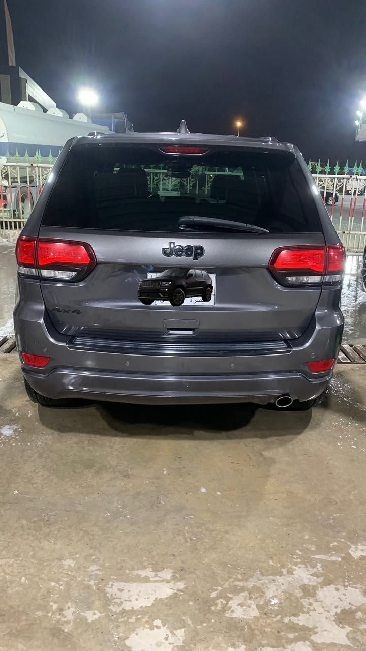 السلام عليكم جيب كراند شيروكي 2018 بلاك توب 6 سلندر 3600  ماشيه 99 الف كم رقم بصره تحويل ثاني يوم 
حساسات خلفيه
 رادار خلفي( توقف ذاني عند الرجوع )
 شاشه كبيره
 حساسات اطارات 
لايت زنون 
فتحه 
كشنات تدفئه تبريد
استرين تدفئه 
اطفاء ذاتي عند الوقوف
ويل كب 20 بلاك ابلادي
كشنات مخمل وجلد 
كشن سايق كهرباء
تشغيل عن بعد
فور ويل 4*4
صندوك كهرباء شفط
تخم تاير جديد صارلي سبوع من شديته 
حادثها فقط ربع جاملغ خلفي الباقي كفاله  السعر 225 وبيها مجال للطيبين الاتصال ***********
