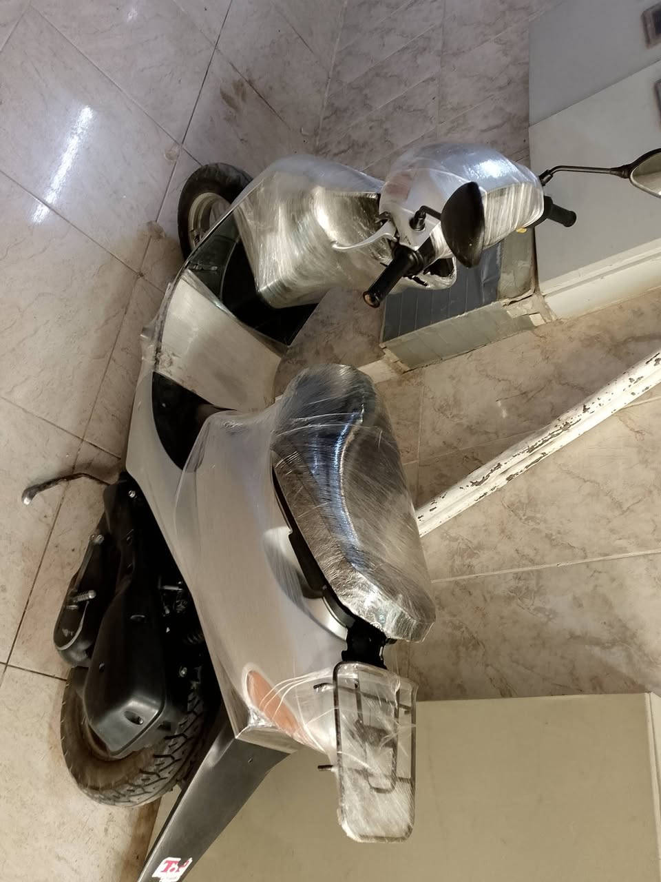 للبيع دراجه هوندا كرستال رمبة 
برغي مفتوح منهة حتى العدة اليابانية وهياهة 
شرط مكينة كبس نضافتهة 100/100 شغالة هندر 
سلف كهربائيات شغالة 100/100 اي نقص مابيهة
سعرة 350 الف  *********** 
العنوان اربيل
