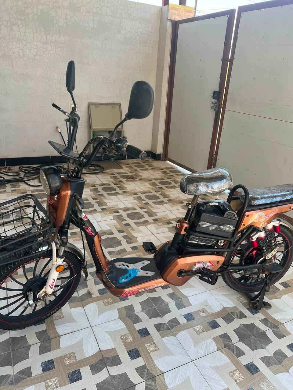 ***********🔴
سلام عليكم دراجة شحن موديل ٢٤ بطاريات جدد وعل فحص كهرباءيات كلها شغاله اشاير بصمه هورن اربع سرع كشر بلادي لا شخط ولا كسر مكاني ديالى بعقوبه
السعر ٢٧٠ وبيها مجال قليل للشراي اتصل ودلل ***********

