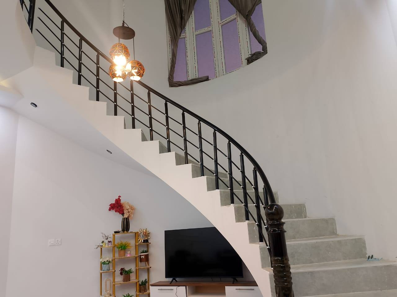 #دار للبيع بناء جديد
العنوان : تكريت القادسية 
قطعة 500 مقابل اسواق النور مول 
#المساحة 10☆30=300متر  شارع 15 
يحتوي على  3 غرف نوم واستقبال
 ومطبخ حار بارد  سيراميك وصحيات عدد 4 
حديقة داخلية وخارجية وكراج سيارة 
#السعر المطلوب《 165  مليون  》قابل للتفاوض 
#للاستفسار الاتصال على الارقام التالية
***********
***********
#مكتب دجلة للعقار ....
