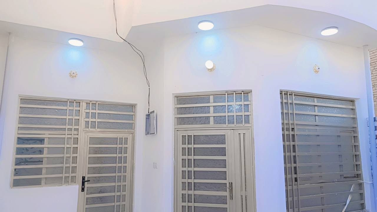 البيت للبيع المساحه 125متر يحتوي على غرفه اومطبخ واستقبال أوصاله بنيان جديد العباسيه حي السلام ***********
