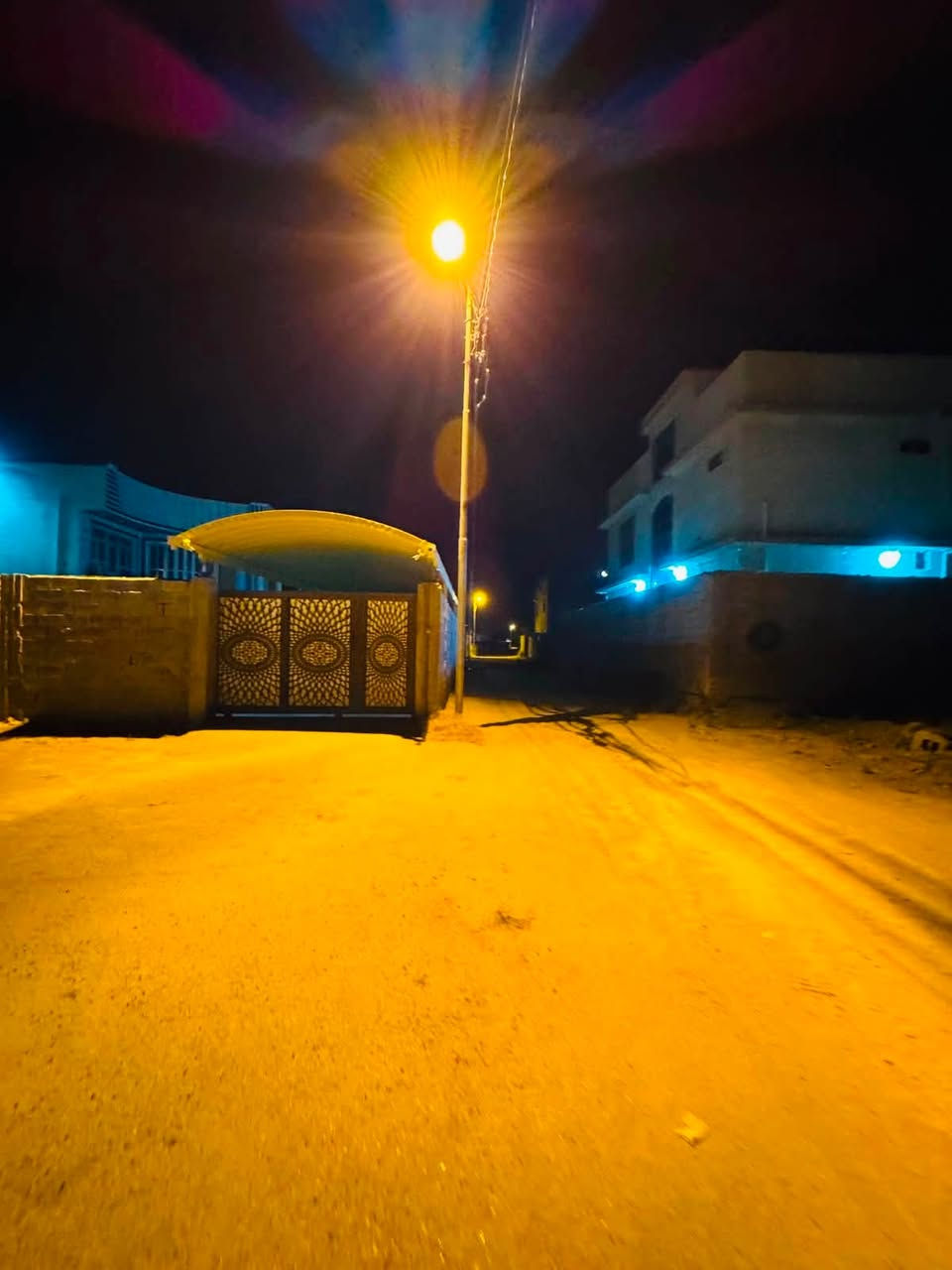 السلام عليكم 
للبيع  قطع اراضي  زراعية تحويل مباشر  سند 25 كافة الخدمات بأسمي في منطقة البوحمير تبعد عن الشارع العام ٢٠٠ متر وقطة مساحتها ٨٨٠ متر واجهة ٢٠ ونزال ٤٤ وقطعة ١٥٠٠ متر واجهة ٤٣ ونزال ٣٥ متر للاستفسار اكثر  الاتصال على الرقم ***********
