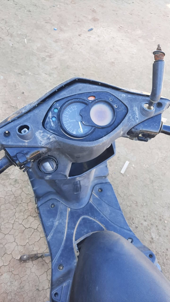 السلام عليكم
دراجه سكنس فحل ياباني ام الطلاعات كفرات كامله 

تايرات جدد مكينه  شغاله اخر شي عطل فيت بم وتركتها

ابيع طافيه على وضعها السعر 300 وبيها مجال للطيبين 

مكاني سبع قصور الاوسمه والانواط 

الهاتف***********
