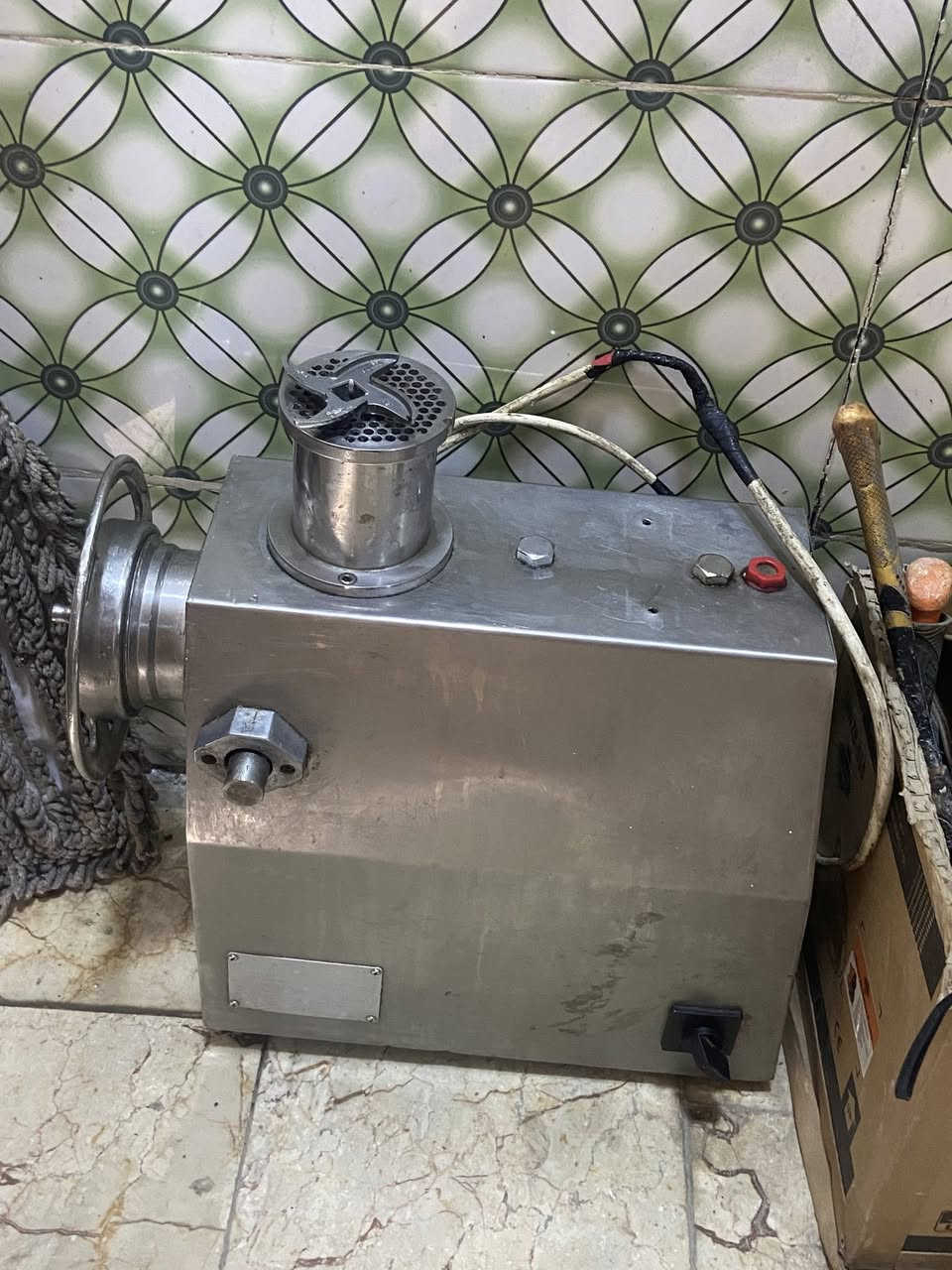 غراض مطعم للبيع نضيفات كلش مكان بغداد زعفرانيه ***********
