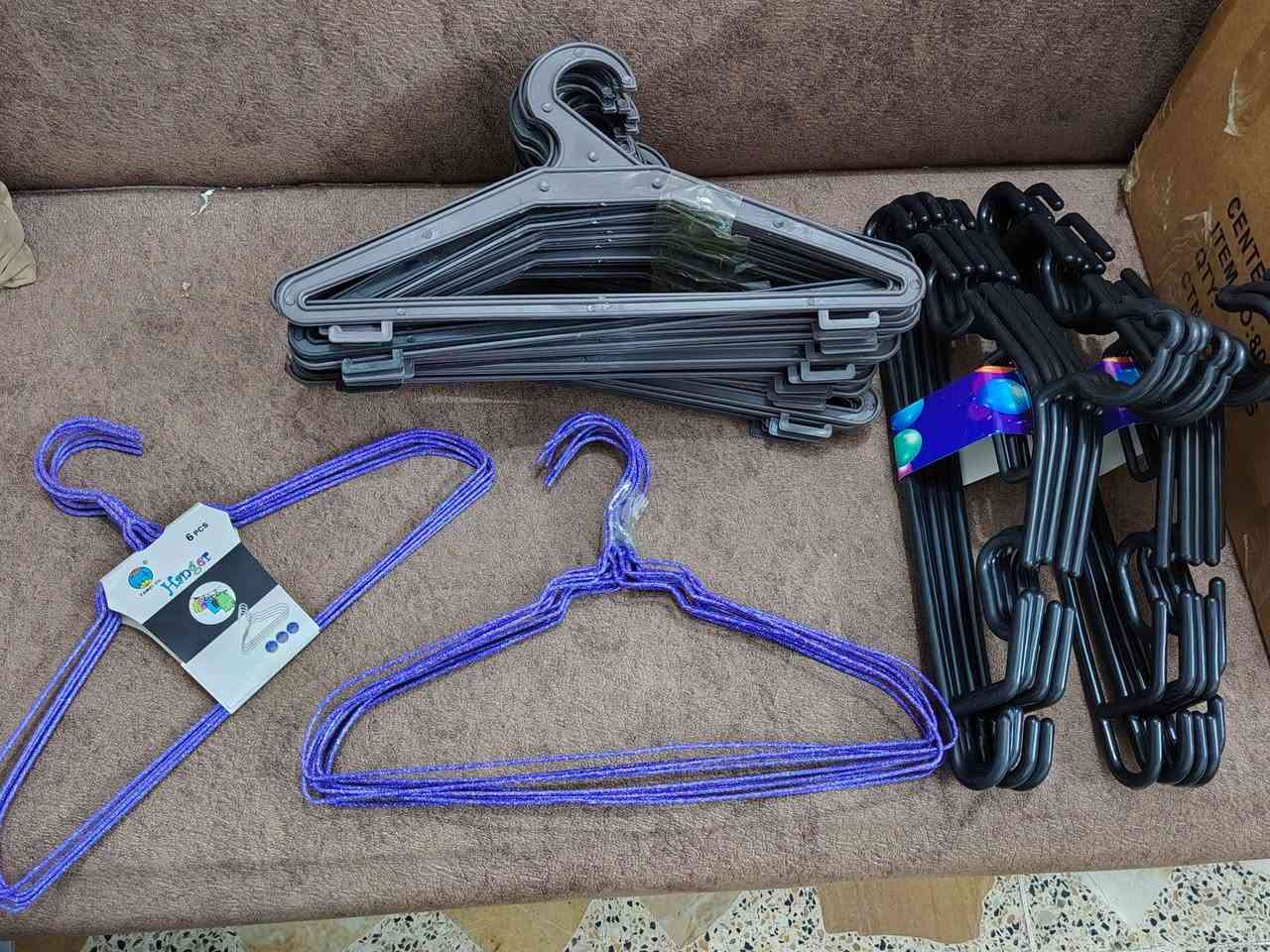 تعاليك ملابس شليف كامل يحتوي على اكثر من 600 تعلاكه بسعر 65 الف فقط للعلم اكو بيهن مستخدمات بحاله ممتازه  واكو جدد بالكارتون 
تقريبا يطلعن عليك 10 بالف للتواصل *********** او خاص عمارة, ميسان
