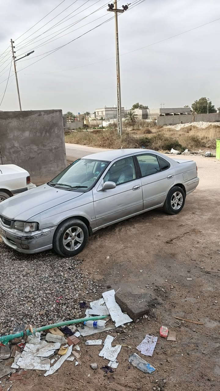 السلام عليكم 
للبيع سيارة  نيسان سني گير اوتماتيك موديل 2000 
رقم جديد صاعدة هزة قبل شهرين 
مكفولة اصوليات وكصة ونقل جثة السيارة  
 باسمي شرط التحويل نظافتها مثل ما موضح بالصور 
كهربائيات كلها شغالة 
مكان السيارة بصرة ابو الخصيب للبيع فقط السعر 40 وبيها مجال 

 رقم ***********
