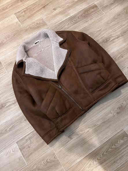 قمصله فنتج شامو جلد  القمصله ثقيله وزنها تقريباً 4 كيلوات الى 5 وكاله Zara تصنيع USA مبطن فرو طبيعي قياسها 2XL-3XL
سعرها 80 فقط متوفر توصيل 
تواصل فقط ***********
