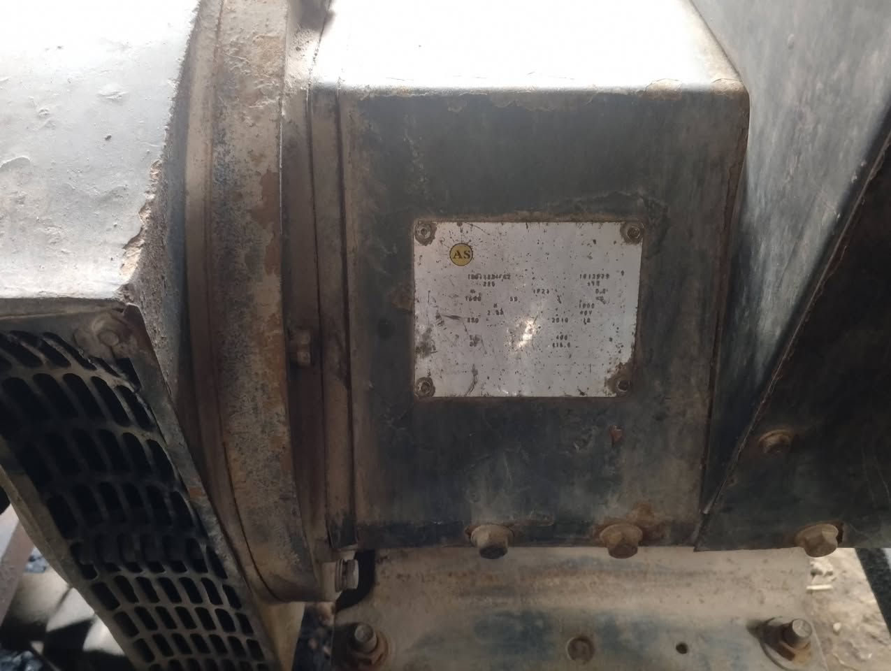 سلام عليكم للبيع مولده افيكو سته سلندر ول الانجريتر 84 كيدي كامله بس شغل لا تنقيص لابخار  راديتر جديده الاتصال على الرقم ***********
