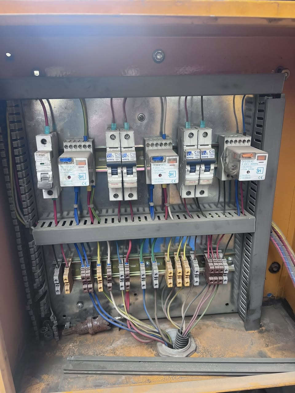 للبيع رينو فالفو اوربيه بيه بخار بدون تنقيص مامفتوحه استندر كهرباىيات جديدهتوليد ابلادي 350 كيفي ستانفورد تك بوربرن شاصي عاليراديتر 140  حجم كبير نضيفه جدا


**إذا كنت صاحب هذا الإعلان وتريد حذفه لأي سبب، رجاءا أرسل رسالة إلى الدعم الفني**